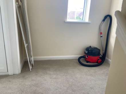Room 2: 9 Durham Close, Guildford GU2 9TH, Image 19