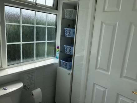 Room 2: 9 Durham Close, Guildford GU2 9TH, Image 22