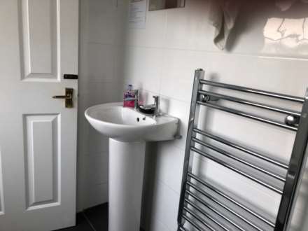 Room 2: 9 Durham Close, Guildford GU2 9TH, Image 23