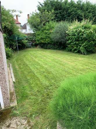 Room 2: 9 Durham Close, Guildford GU2 9TH, Image 25