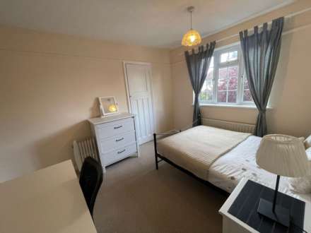Room 2: 9 Durham Close, Guildford GU2 9TH, Image 6