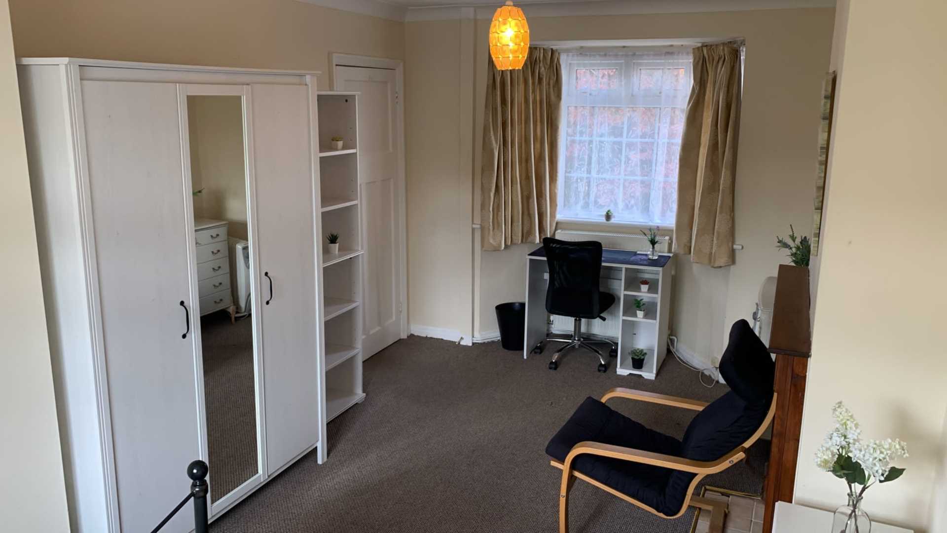 Room 1, 9 Durham Close, Guildford, GU2 9TH, Image 6