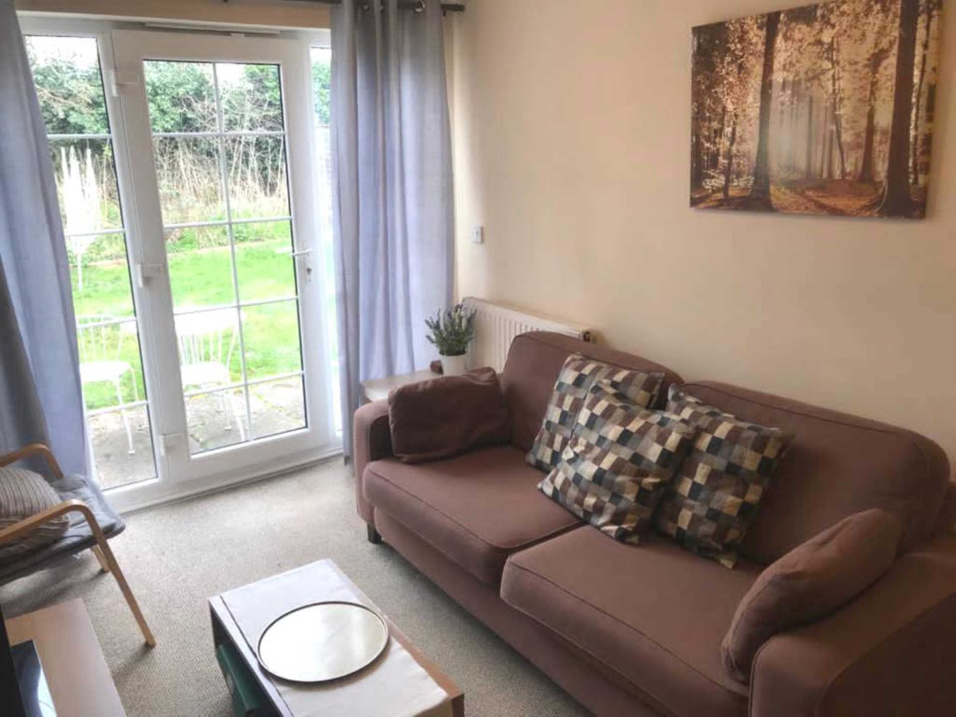 COUPLES WANTED! Room 3: 12 Pickering, Guildford, GU2 8AH, Image 14