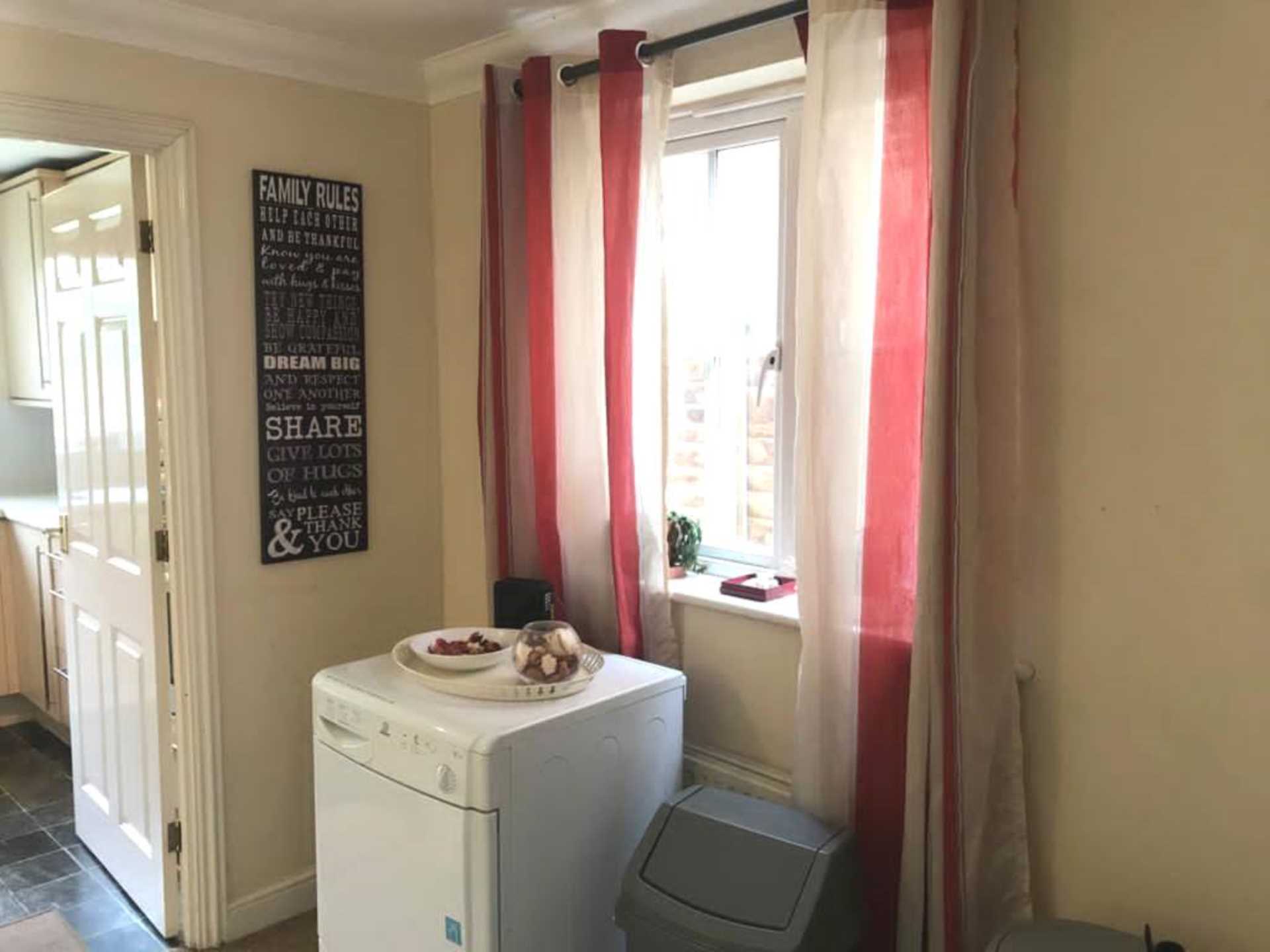 COUPLES WANTED! Room 3: 12 Pickering, Guildford, GU2 8AH, Image 17