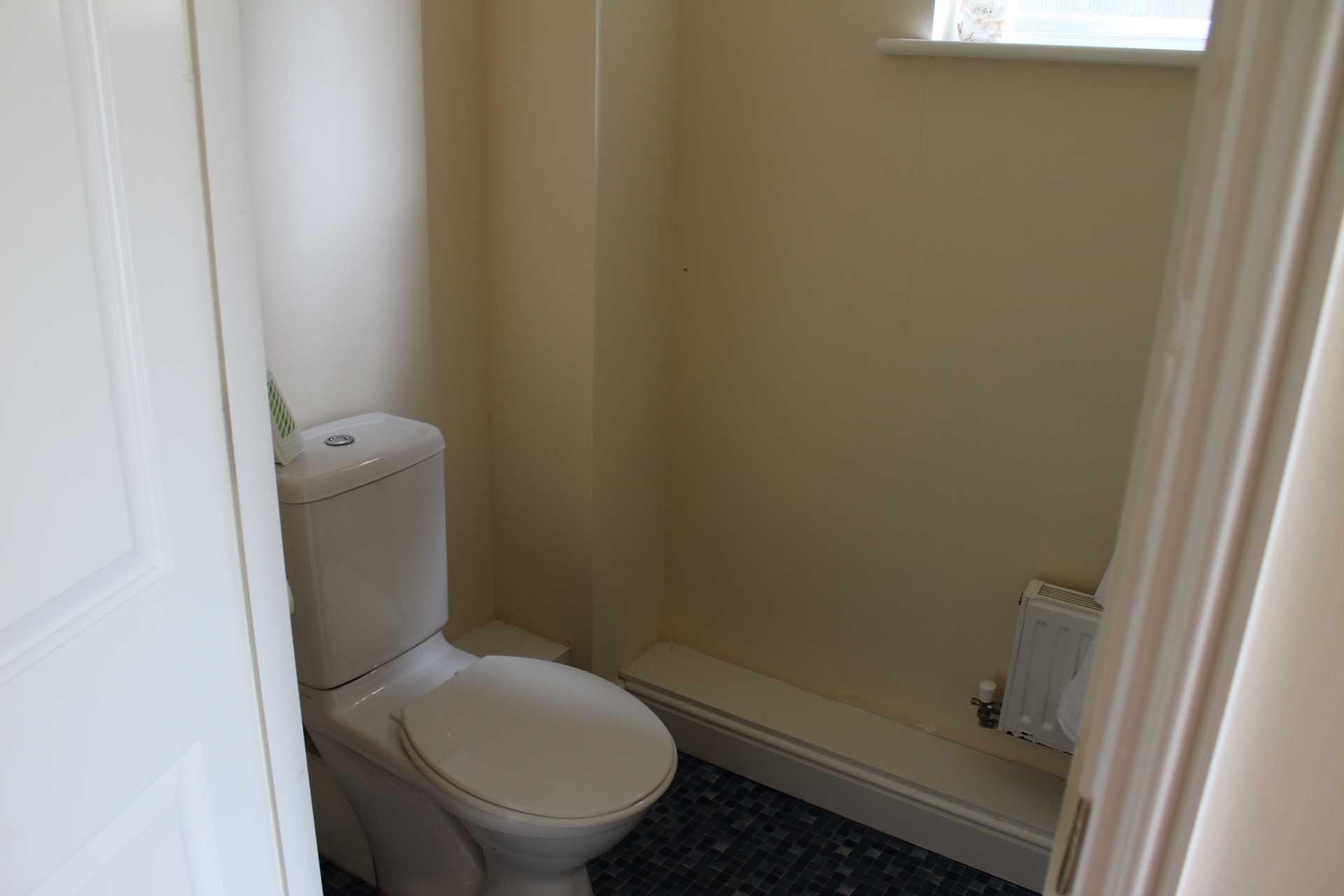 COUPLES WANTED! Room 3: 12 Pickering, Guildford, GU2 8AH, Image 20