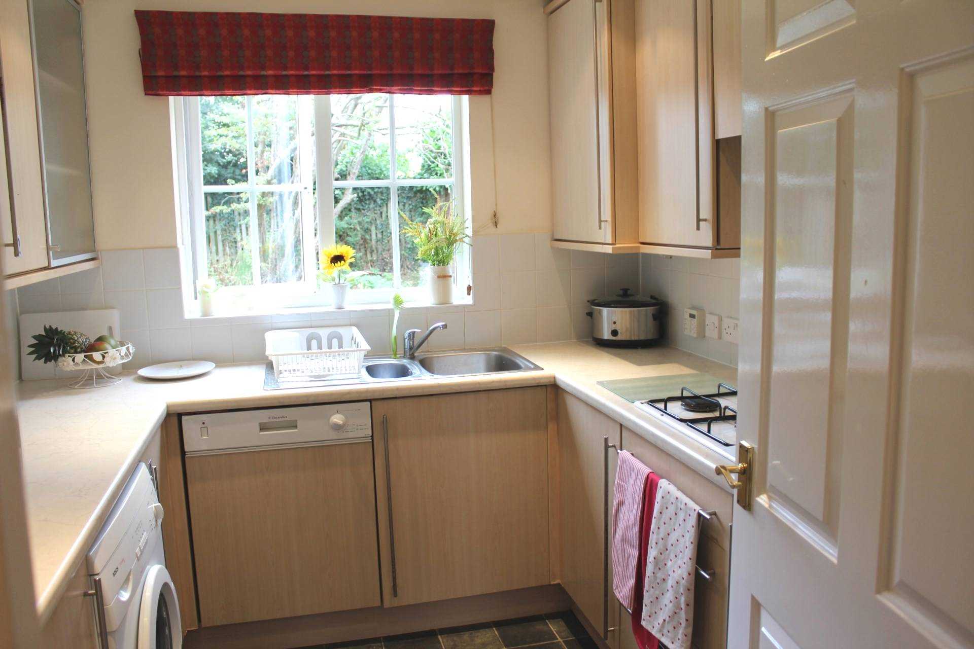 COUPLES WANTED! Room 3: 12 Pickering, Guildford, GU2 8AH, Image 8