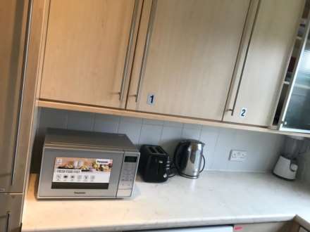 COUPLES WANTED! Room 3: 12 Pickering, Guildford, GU2 8AH, Image 11