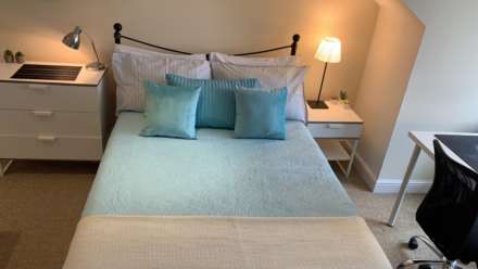 COUPLES WANTED! Room 3: 12 Pickering, Guildford, GU2 8AH, Image 2