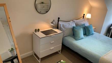 COUPLES WANTED! Room 3: 12 Pickering, Guildford, GU2 8AH, Image 3