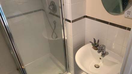 COUPLES WANTED! Room 3: 12 Pickering, Guildford, GU2 8AH, Image 6