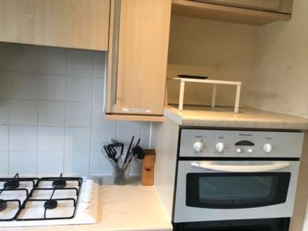 COUPLES WANTED! Room 3: 12 Pickering, Guildford, GU2 8AH, Image 9