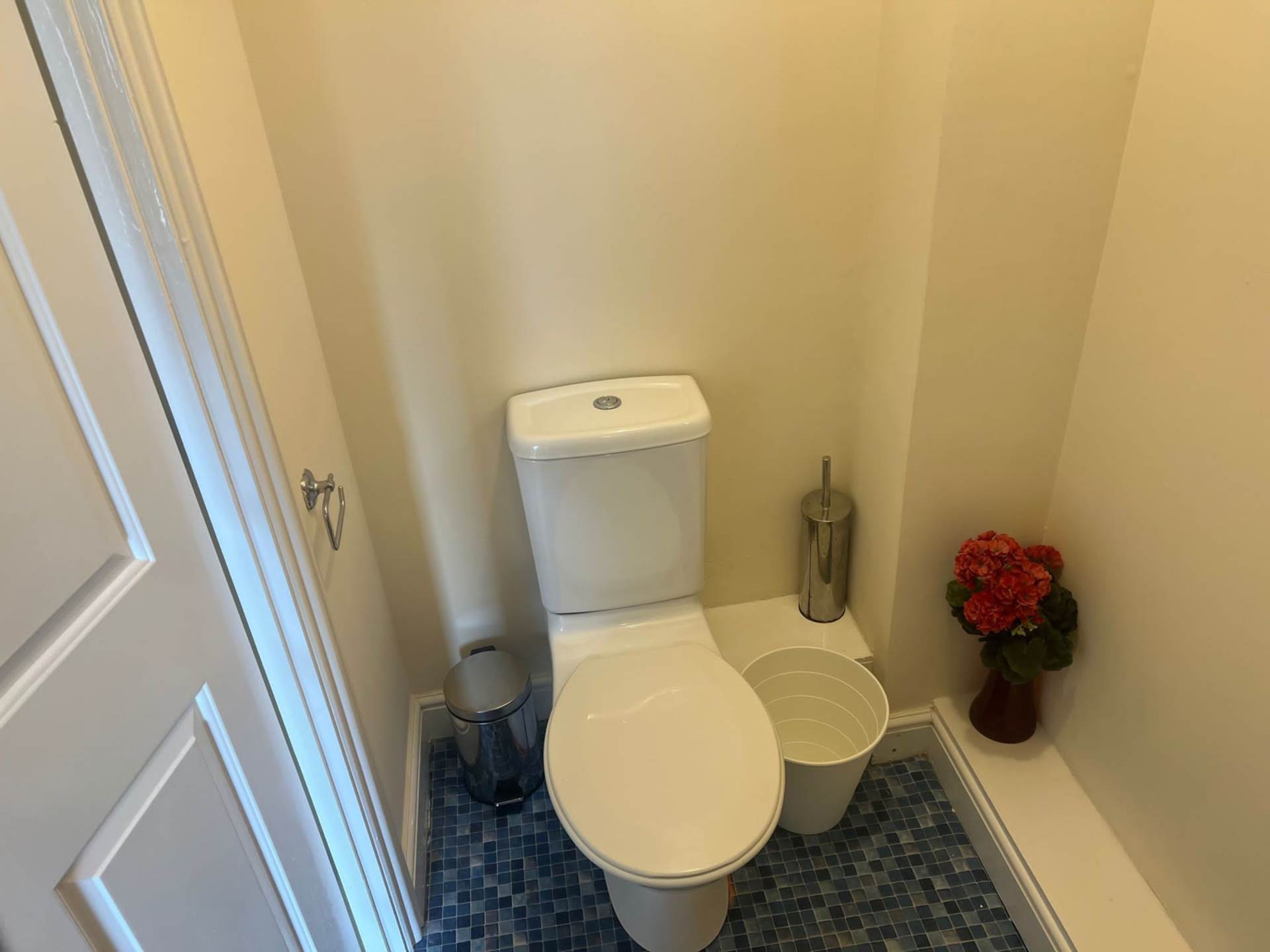 Room 1 : 12 Pickering Place, GU2 8AH, Image 18