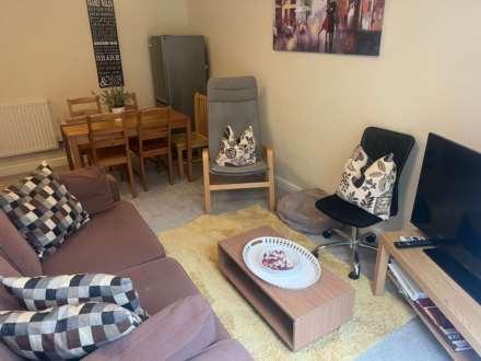 Room 1 : 12 Pickering Place, GU2 8AH, Image 8