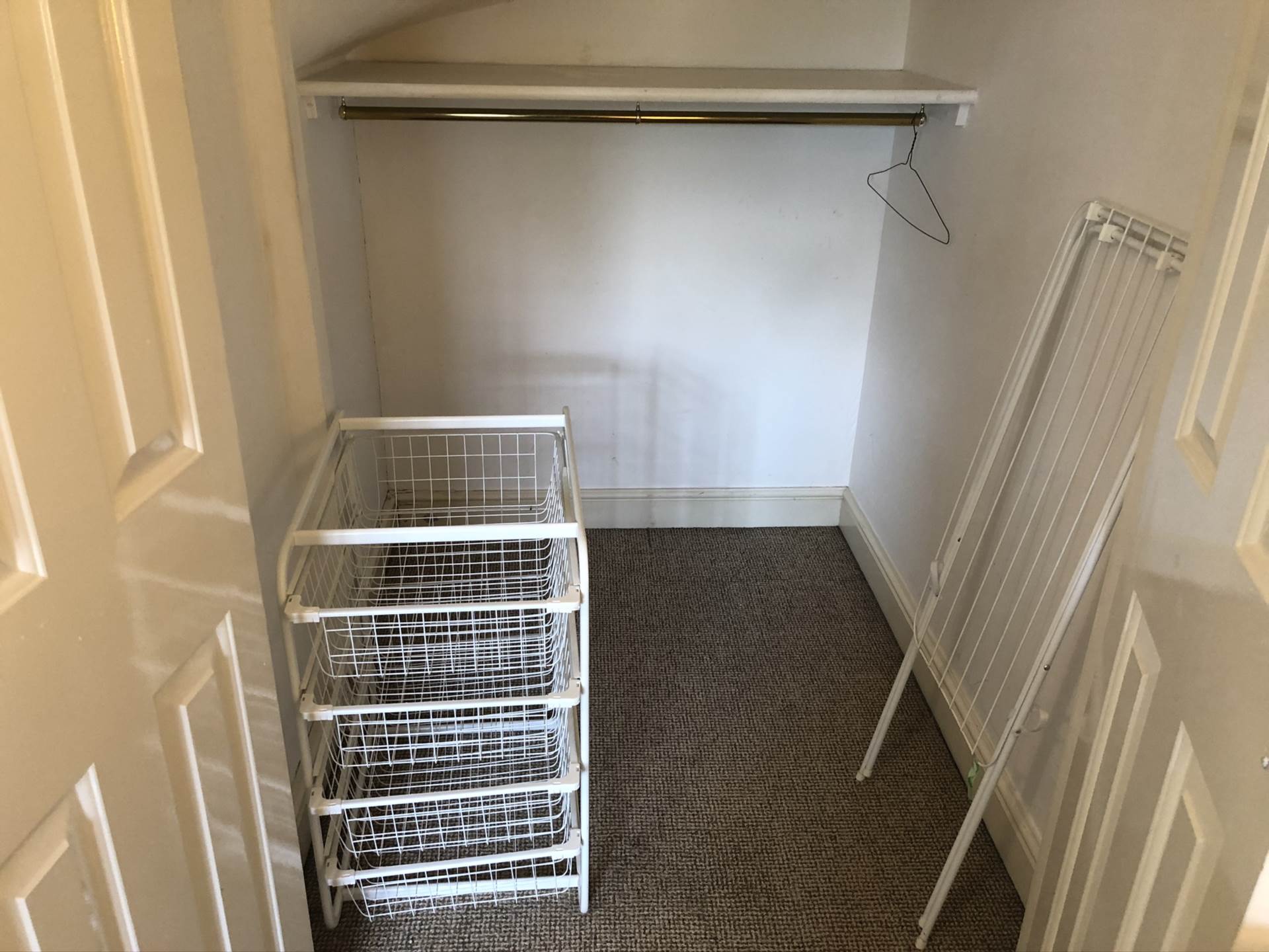 Room 2: 12 Pickering, Guildford, GU2 8AH, Image 12