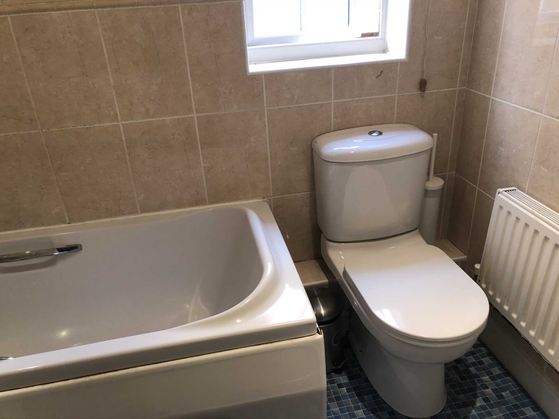 Room 2: 12 Pickering, Guildford, GU2 8AH, Image 13