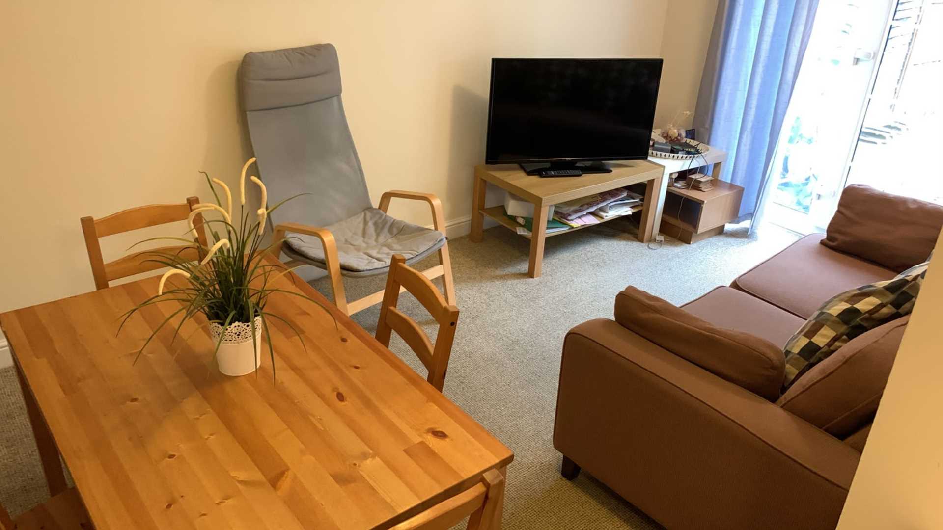 Room 2: 12 Pickering, Guildford, GU2 8AH, Image 18