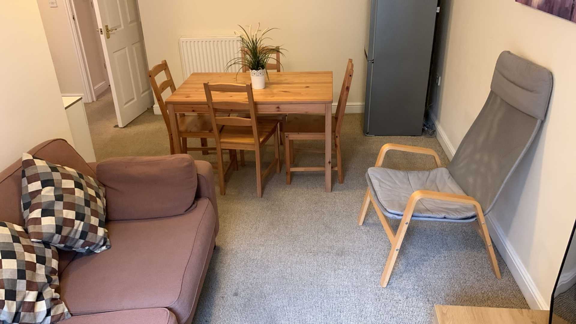 Room 2: 12 Pickering, Guildford, GU2 8AH, Image 20