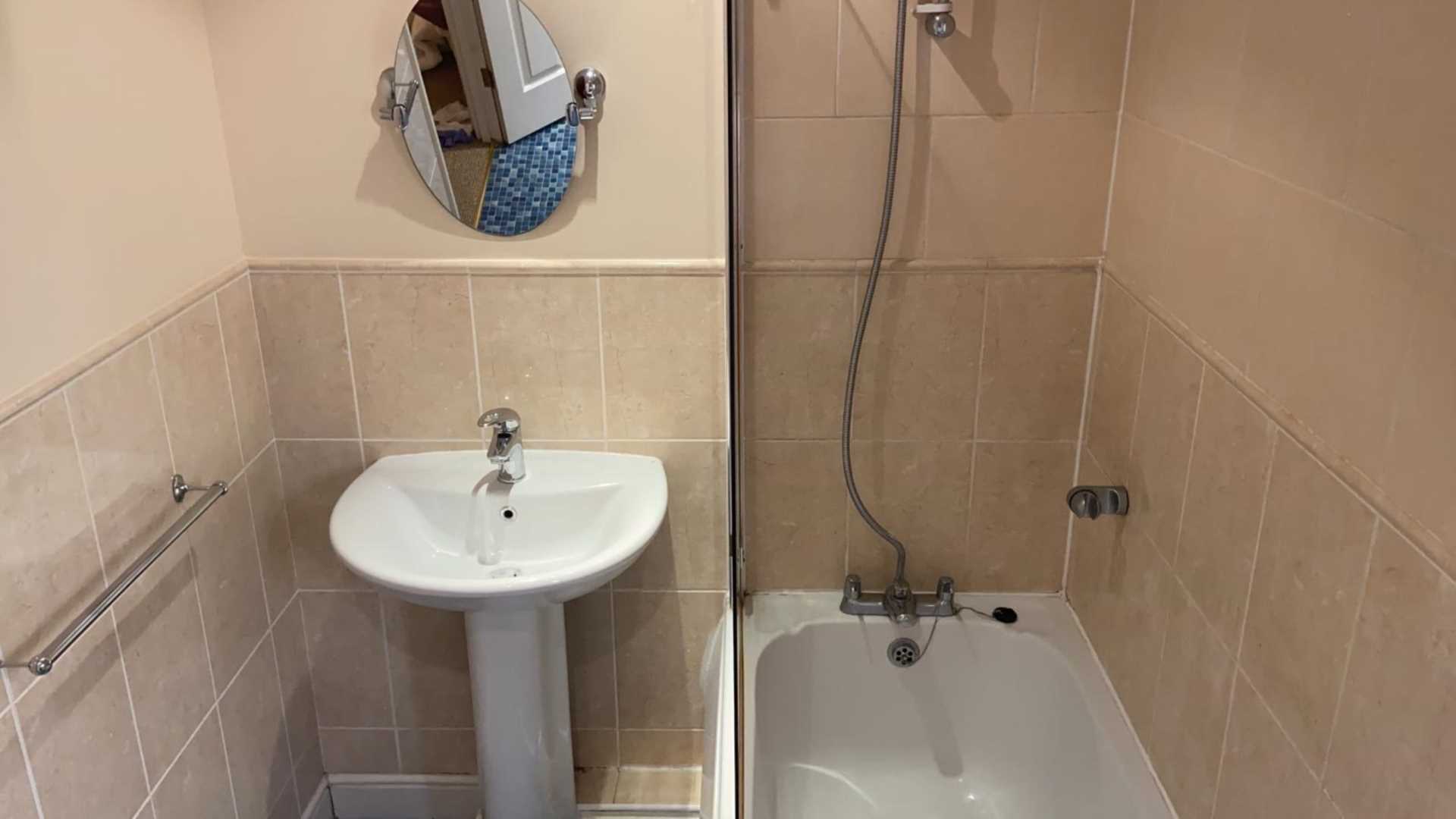 Room 2: 12 Pickering, Guildford, GU2 8AH, Image 9