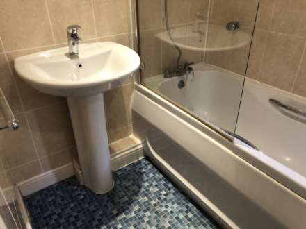 Room 2: 12 Pickering, Guildford, GU2 8AH, Image 11