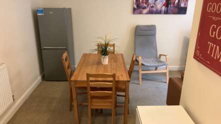 Room 2: 12 Pickering, Guildford, GU2 8AH, Image 14