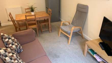 Room 2: 12 Pickering, Guildford, GU2 8AH, Image 15