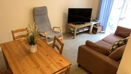 Room 2: 12 Pickering, Guildford, GU2 8AH, Image 18