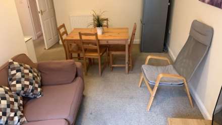 Room 2: 12 Pickering, Guildford, GU2 8AH, Image 20