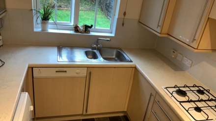 Room 2: 12 Pickering, Guildford, GU2 8AH, Image 23