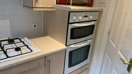 Room 2: 12 Pickering, Guildford, GU2 8AH, Image 24