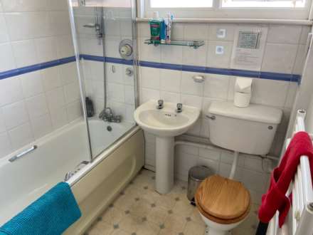 Room 2, 1 Windsor Close, GU2 7QU, Image 14