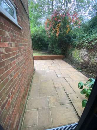 Room 2, 1 Windsor Close, GU2 7QU, Image 19