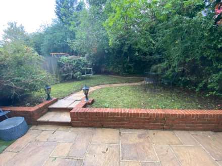 Room 2, 1 Windsor Close, GU2 7QU, Image 20