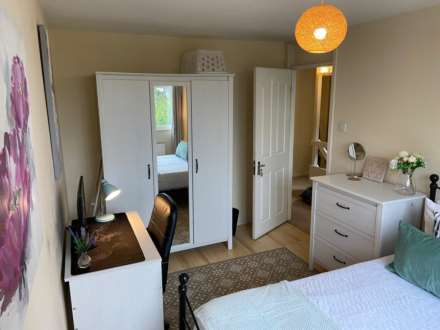Room 2, 1 Windsor Close, GU2 7QU, Image 3