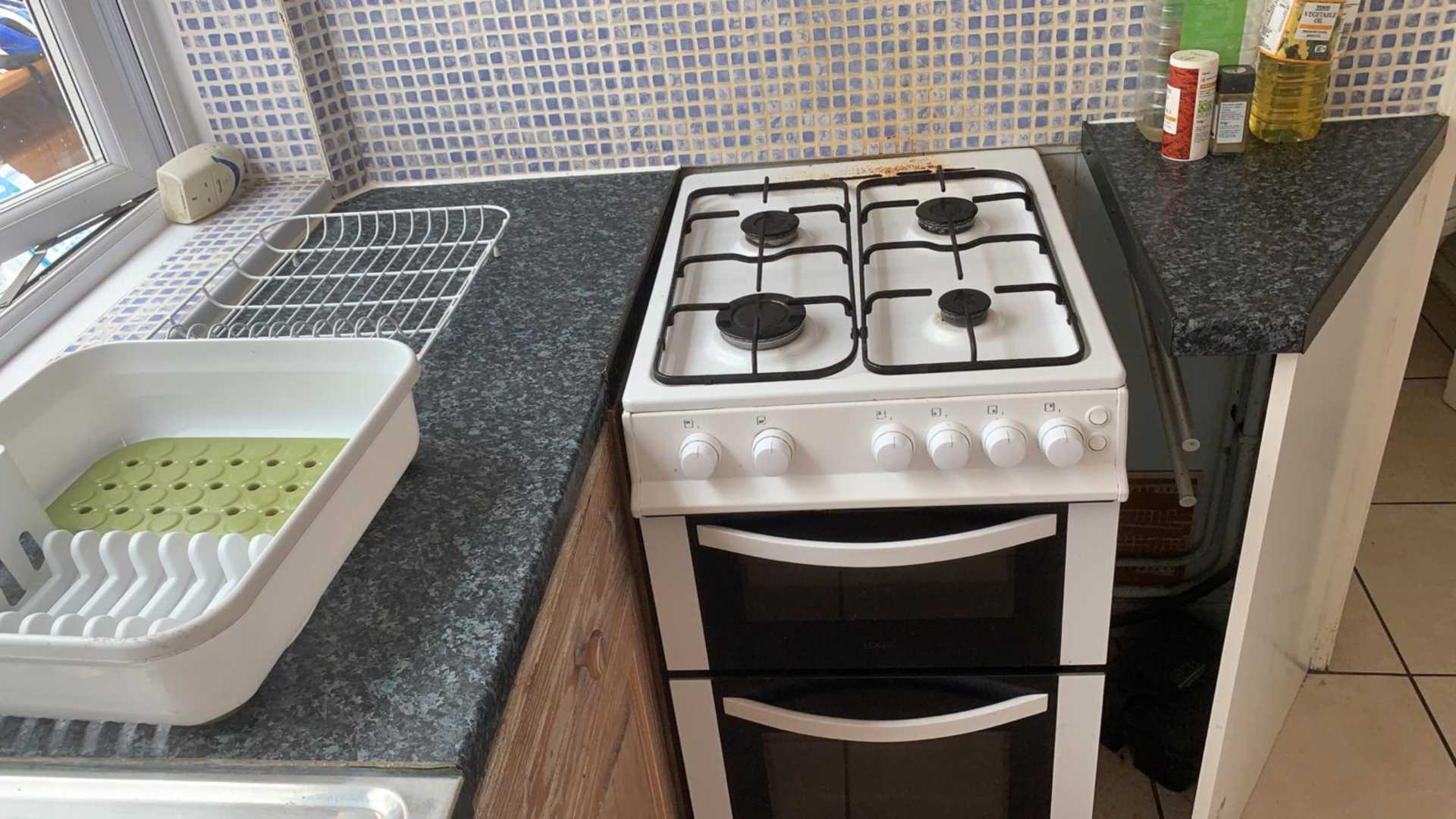 Room 2: 18 Rupert Road, Guildford, GU2 7NE, Image 11