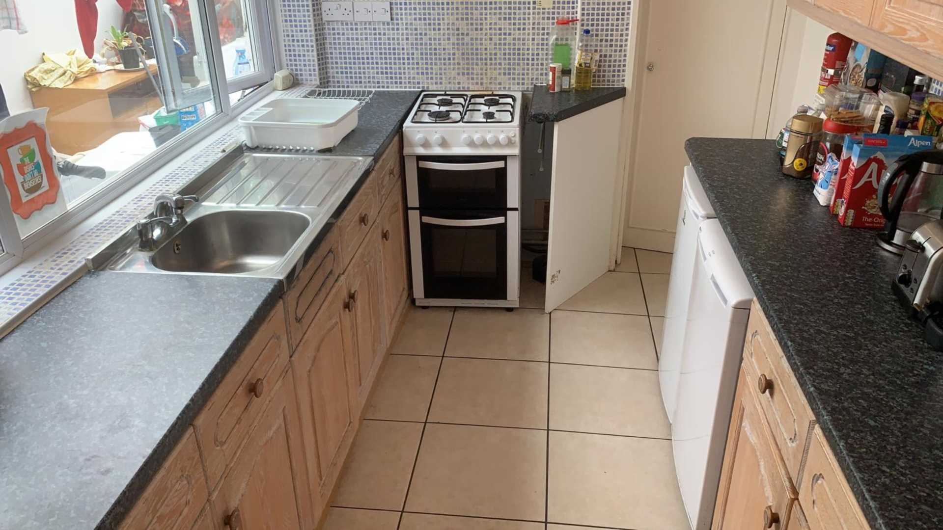 Room 2: 18 Rupert Road, Guildford, GU2 7NE, Image 14