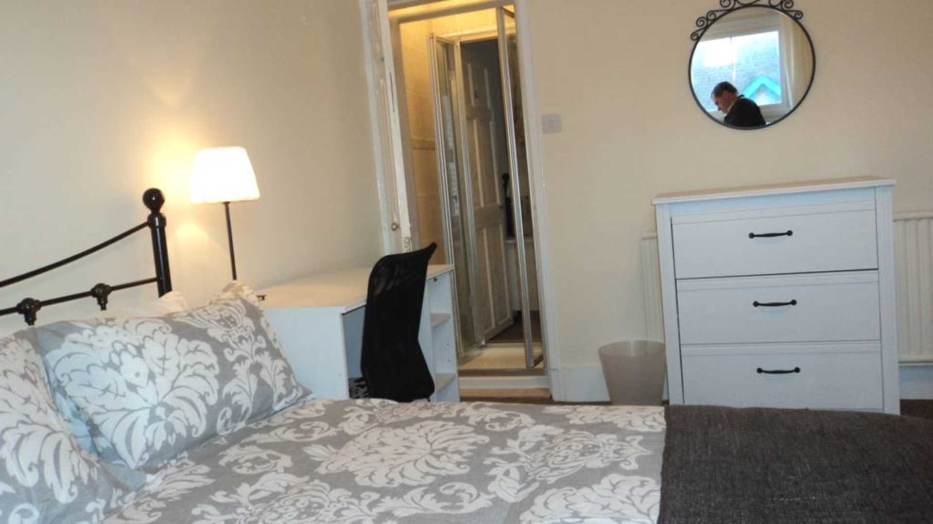 Room 2: 18 Rupert Road, Guildford, GU2 7NE, Image 4