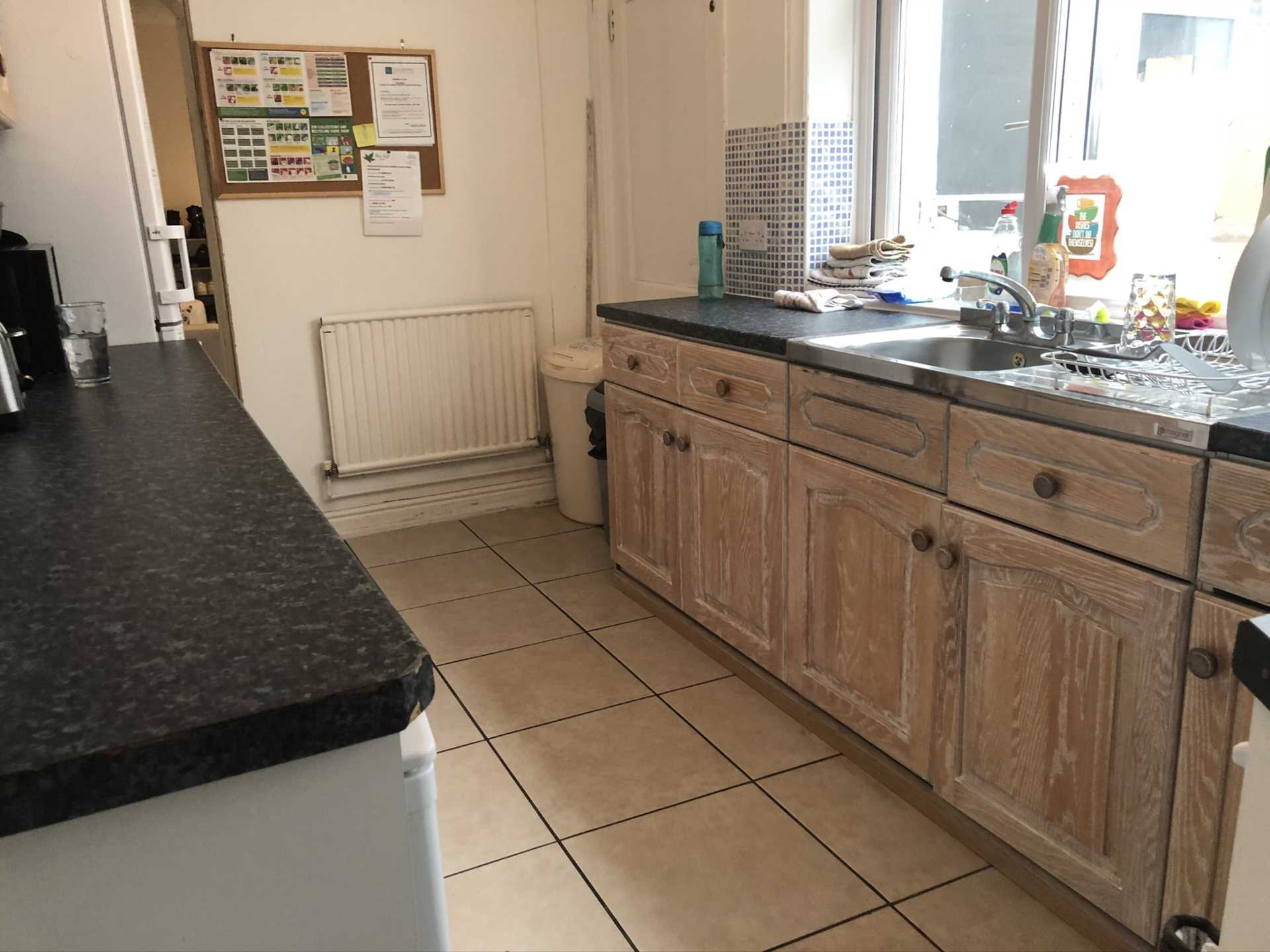 Room 2: 18 Rupert Road, Guildford, GU2 7NE, Image 9
