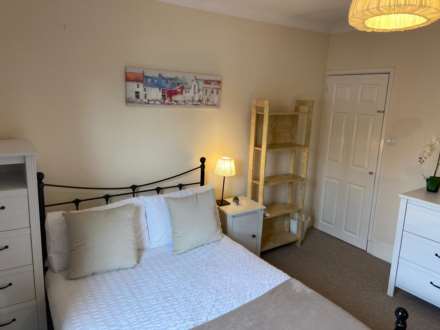 Room 2: 18 Rupert Road, Guildford, GU2 7NE
