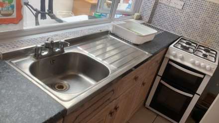 Room 2: 18 Rupert Road, Guildford, GU2 7NE, Image 10