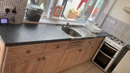 Room 2: 18 Rupert Road, Guildford, GU2 7NE, Image 13