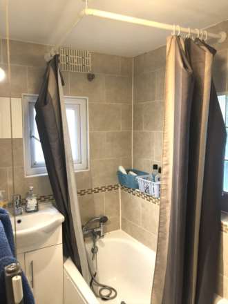 Room 2: 18 Rupert Road, Guildford, GU2 7NE, Image 17