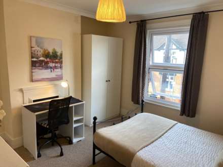 Room 2: 18 Rupert Road, Guildford, GU2 7NE, Image 2