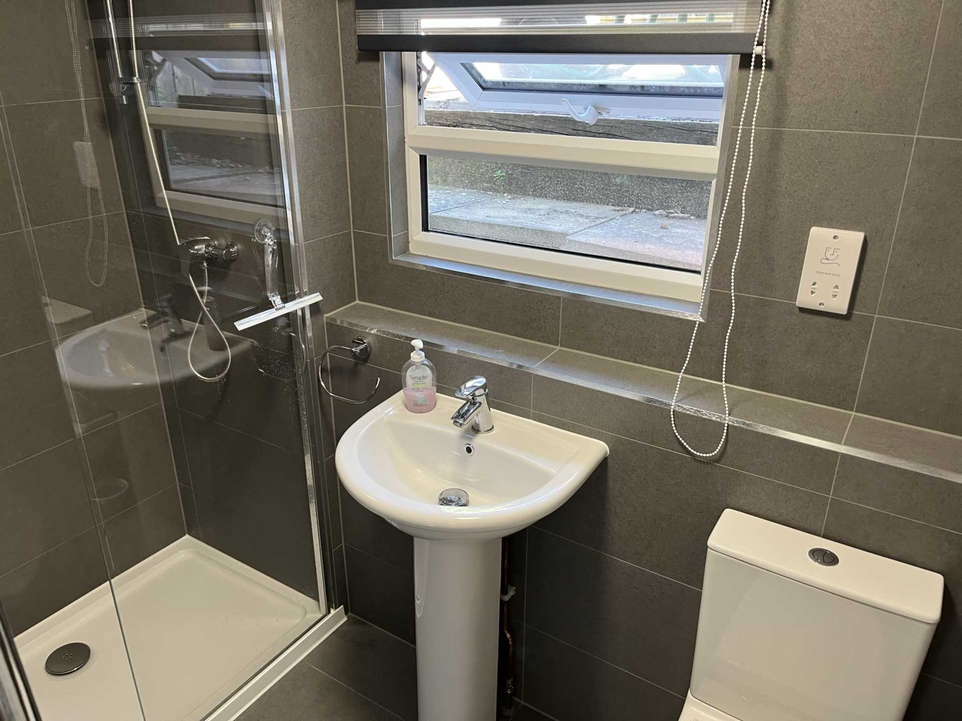 ROOM 3: 18 Rupert Road, GU2 7NE, Image 17