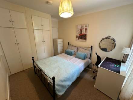 Room 3, 18 RUPERT ROAD, Guildford, GU2 7NE- NO ADMIN FEES!