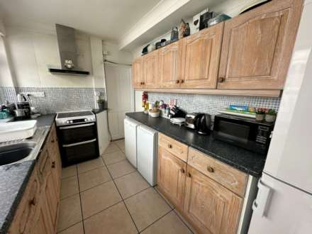 ROOM 3: 18 Rupert Road, GU2 7NE, Image 10