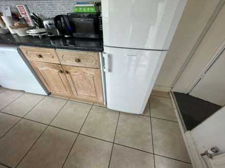 ROOM 3: 18 Rupert Road, GU2 7NE, Image 15