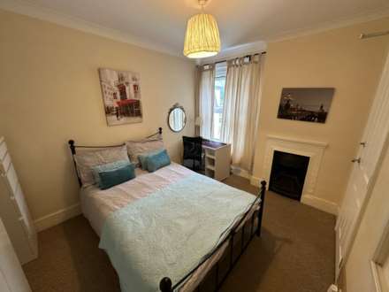 Room 3, 18 RUPERT ROAD, Guildford, GU2 7NE- NO ADMIN FEES!, Image 3