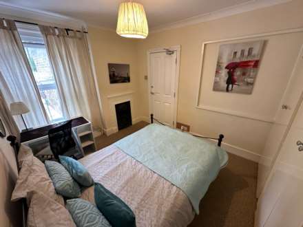 Room 3, 18 RUPERT ROAD, Guildford, GU2 7NE- NO ADMIN FEES!, Image 4