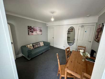 ROOM 3: 18 Rupert Road, GU2 7NE, Image 6