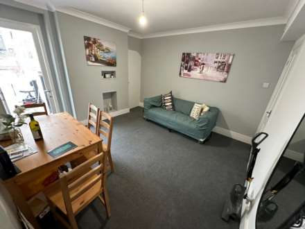 ROOM 3: 18 Rupert Road, GU2 7NE, Image 7